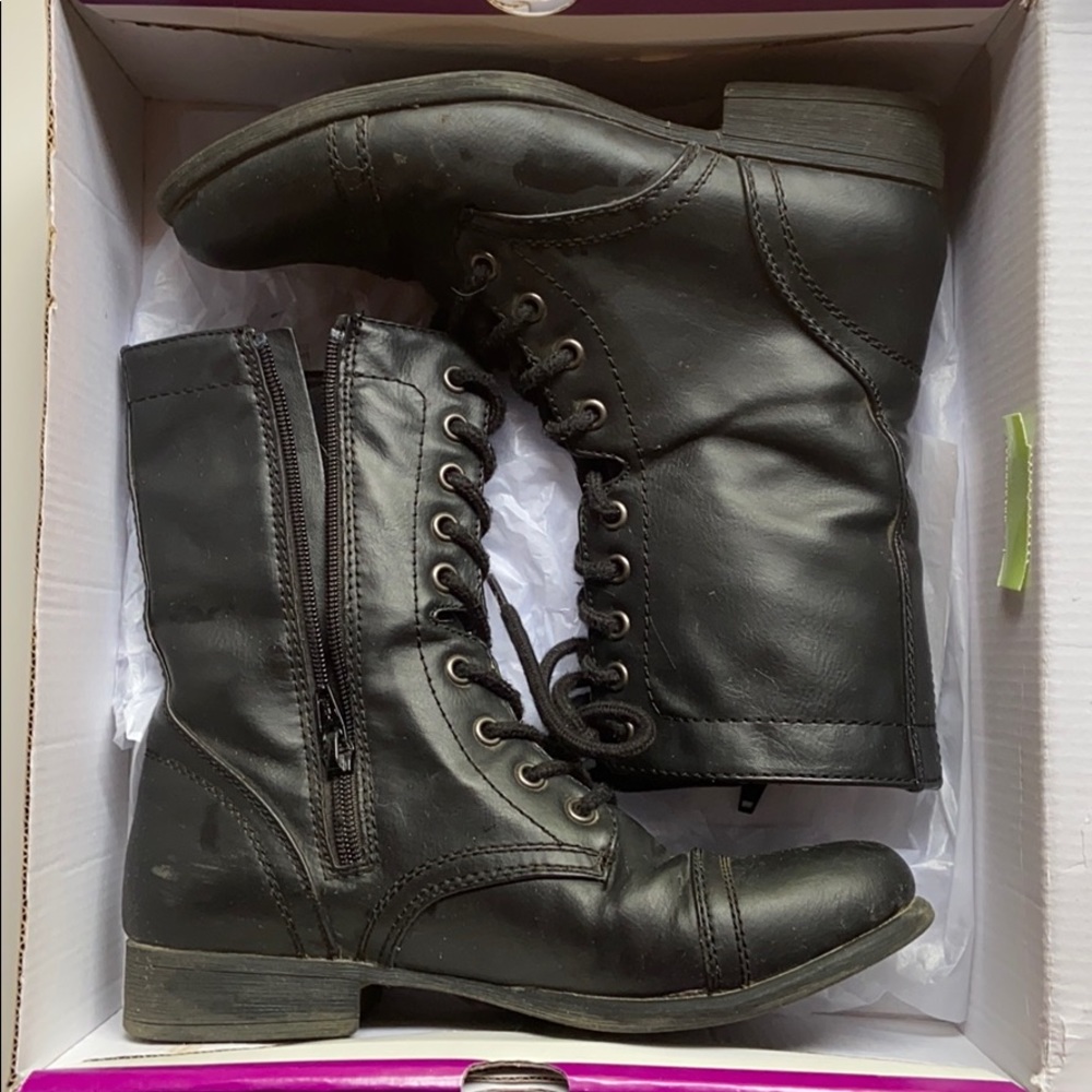 Combat boots